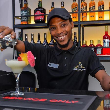 West Wing Hotel Lagos Bagian luar foto