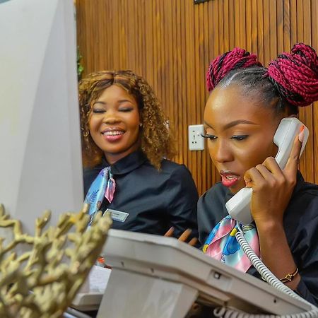 West Wing Hotel Lagos Bagian luar foto