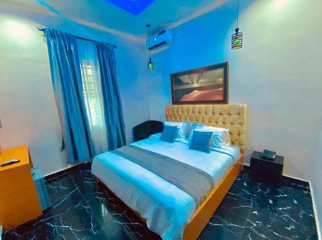 West Wing Hotel Lagos Bagian luar foto