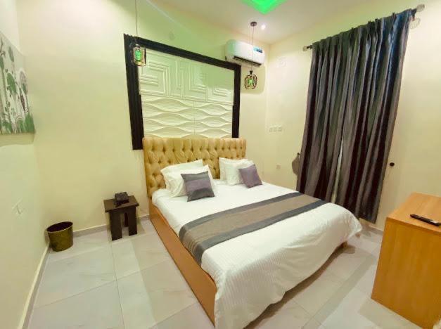 West Wing Hotel Lagos Bagian luar foto