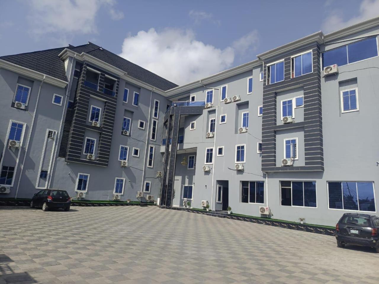 West Wing Hotel Lagos Bagian luar foto