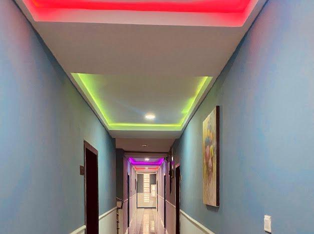 West Wing Hotel Lagos Bagian luar foto