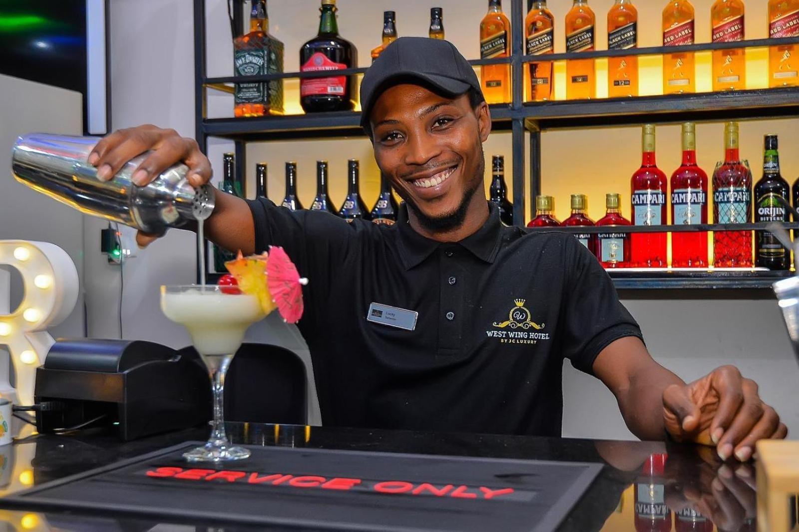 West Wing Hotel Lagos Bagian luar foto
