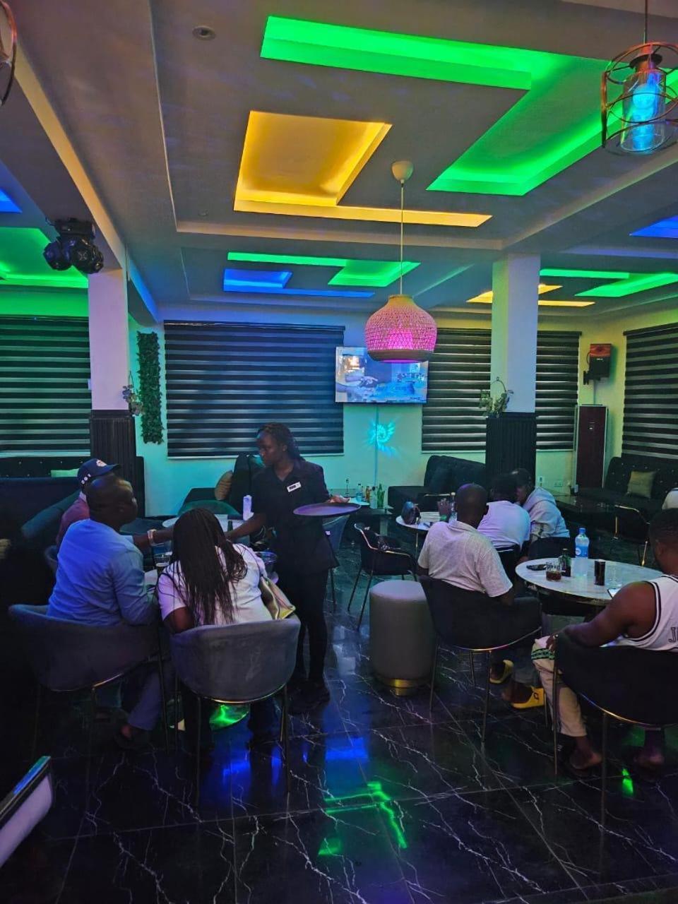 West Wing Hotel Lagos Bagian luar foto
