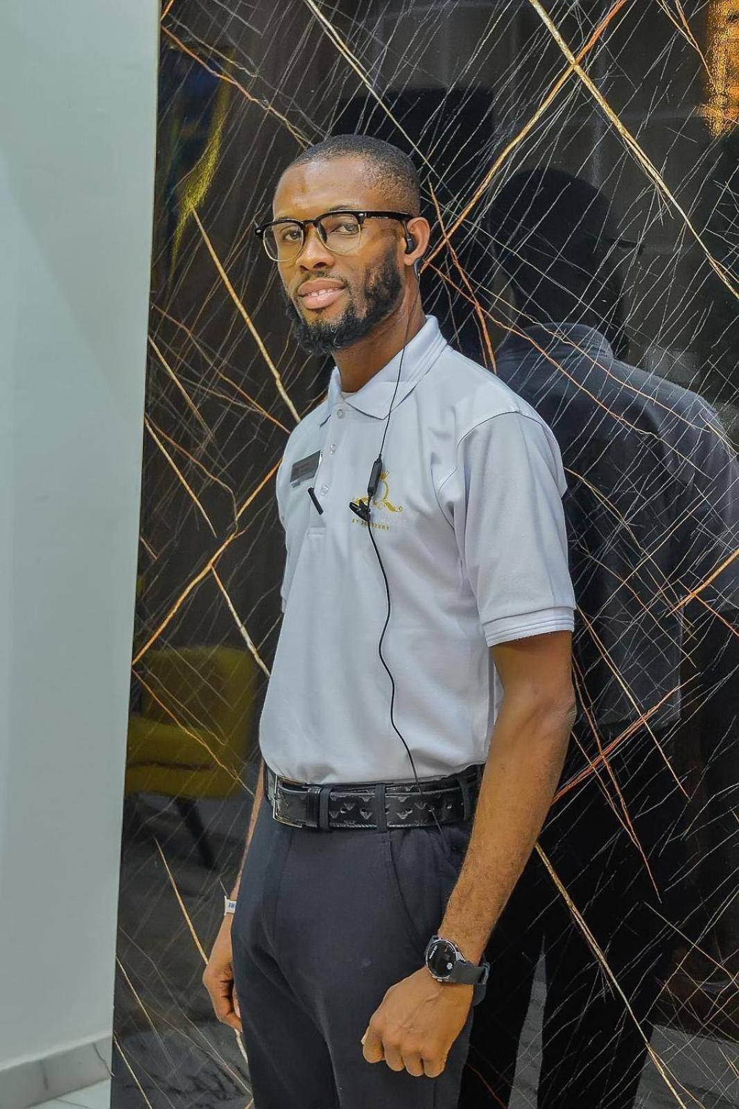 West Wing Hotel Lagos Bagian luar foto