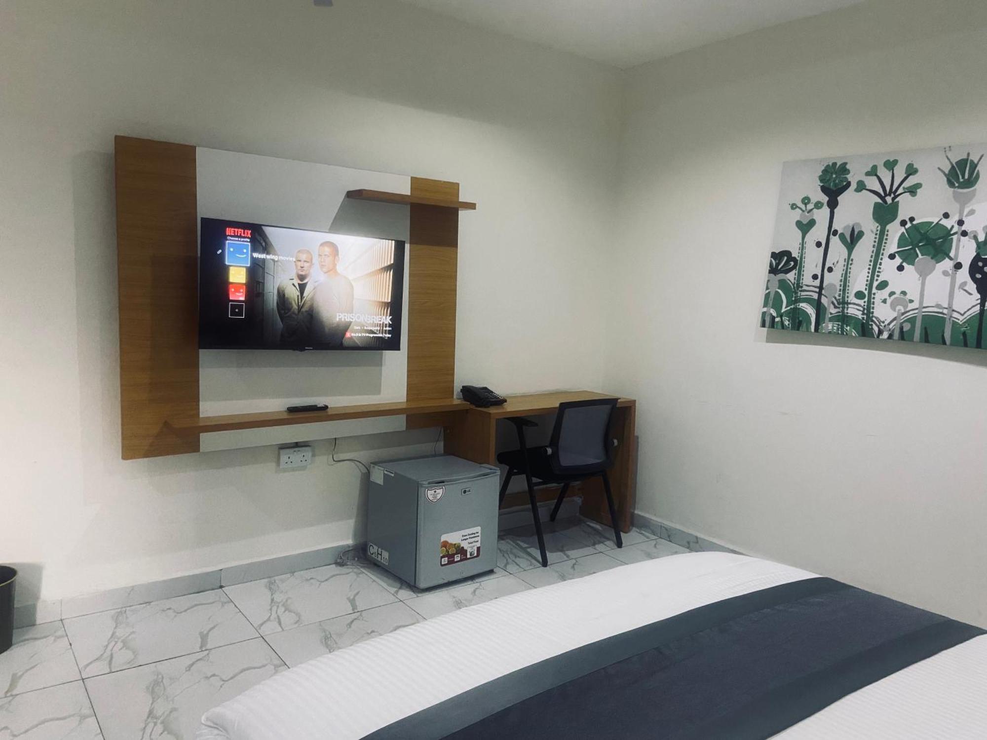 West Wing Hotel Lagos Bagian luar foto